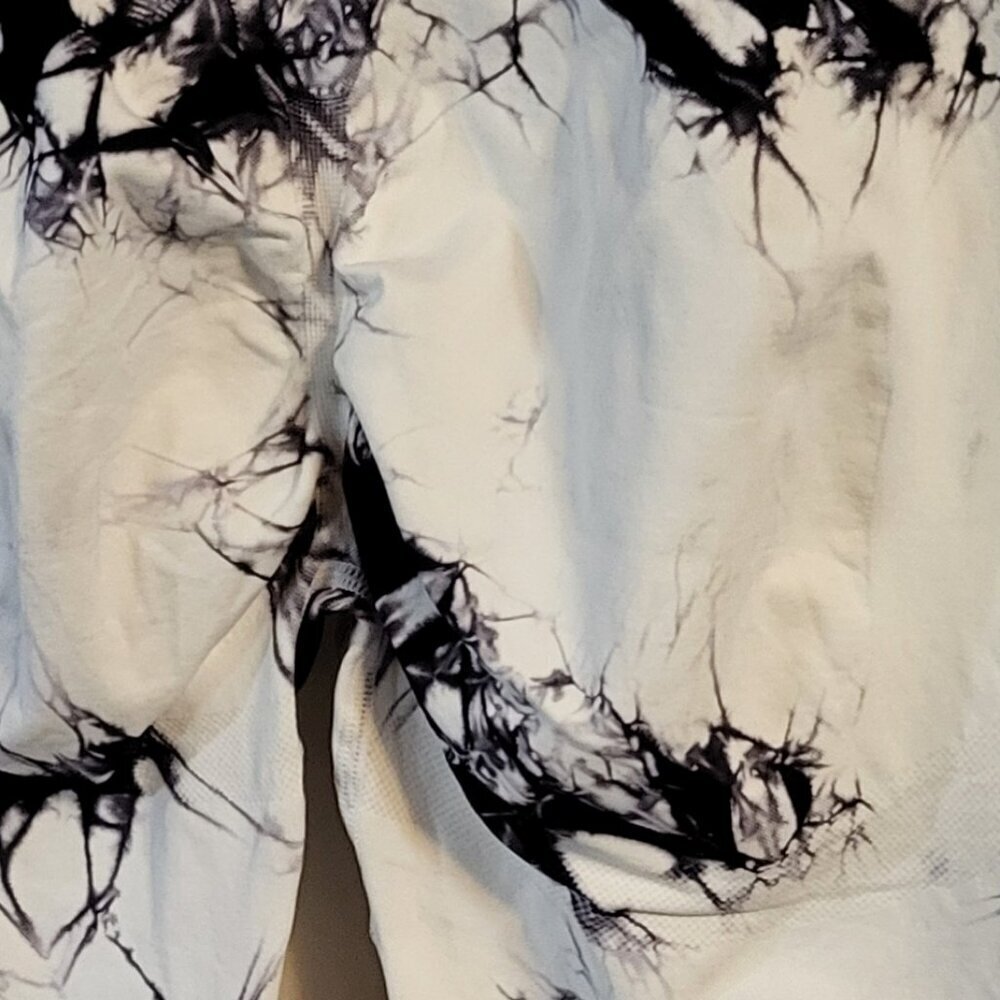 NWOT WOMANS BUTT LIFT TIE DYED LEGGINGS SZ L - Picture 3 of 4